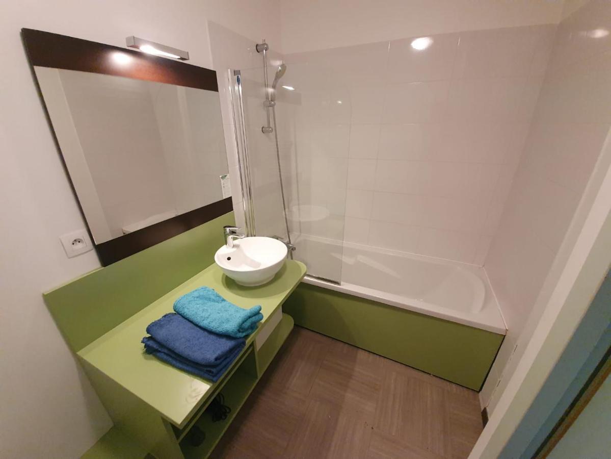 شقة Le Romarin - Climatisation Piscine & Parking Prive Gréoux-les-Bains المظهر الخارجي الصورة